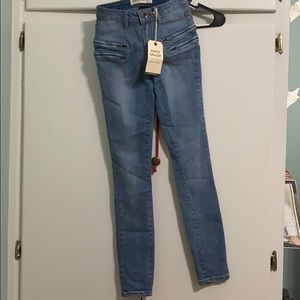 Skinny ankle grazer jeans.